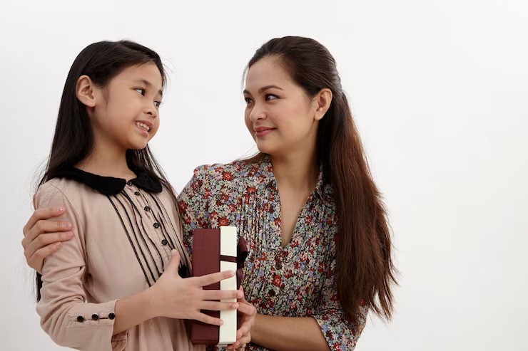 mendidik anak perempuan, parenting anak perempuan, rayuan buaya, cara mengajari batasan sehat, peran ayah dalam parenting, kebutuhan emosional anak, role model ayah, hubungan sehat, parenting untuk ibu muda